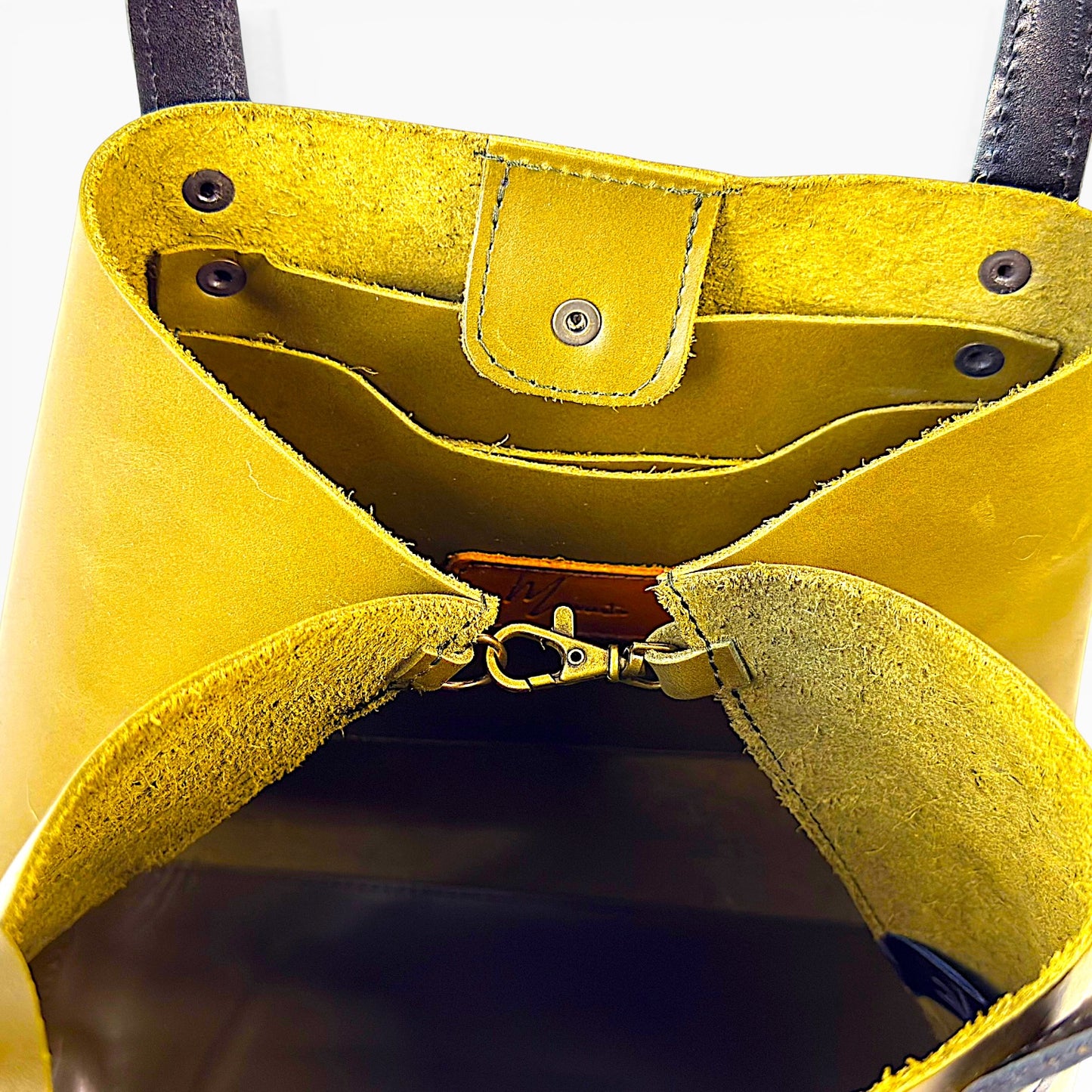 Bolso Tote Cuero Praga Plus+ Pull Musgo  Doble Vista + 💄Cosmetiquera 👝 Gratis!!