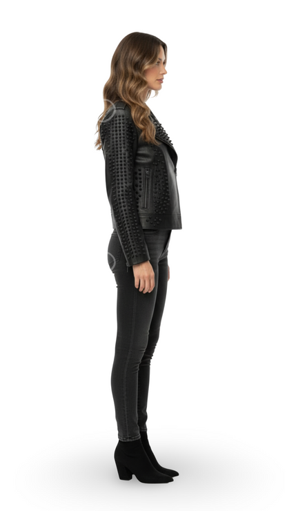 Chamarra Dama Tipo Rocker de Piel de Ovino con Detalles Artesanales de Estoperoles