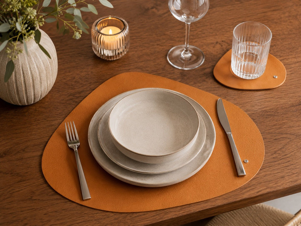 Set Individual bajo plato mantel y Portavasos de Piel Premium | Mosvarti Flother Mostaza - mosvartimxSet Individual bajo plato mantel y Portavasos de Piel Premium | Mosvarti Flother Mostaza