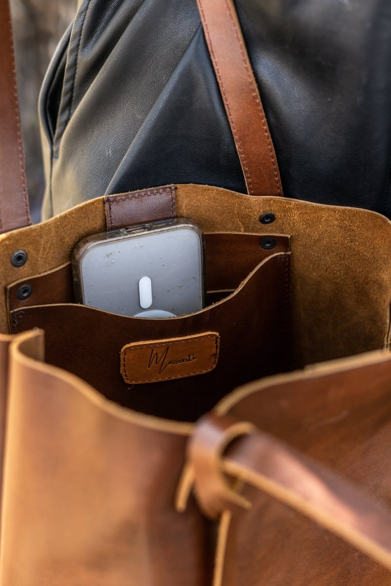 Bolsa Dama Tote con cargador Magnético🔋 y cosmetiquera con cierre💄 *Roble* - mosvartimxBolsa Dama Tote con cargador Magnético🔋 y cosmetiquera con cierre💄 *Roble*