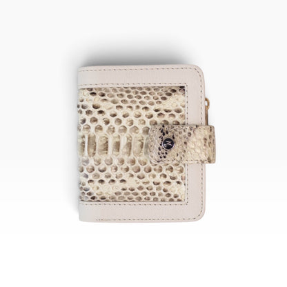 Cartera mosvartimx modelo Bolivia en piel blanca con detalle de pitón bitono y cierre de broche tipo lengua.