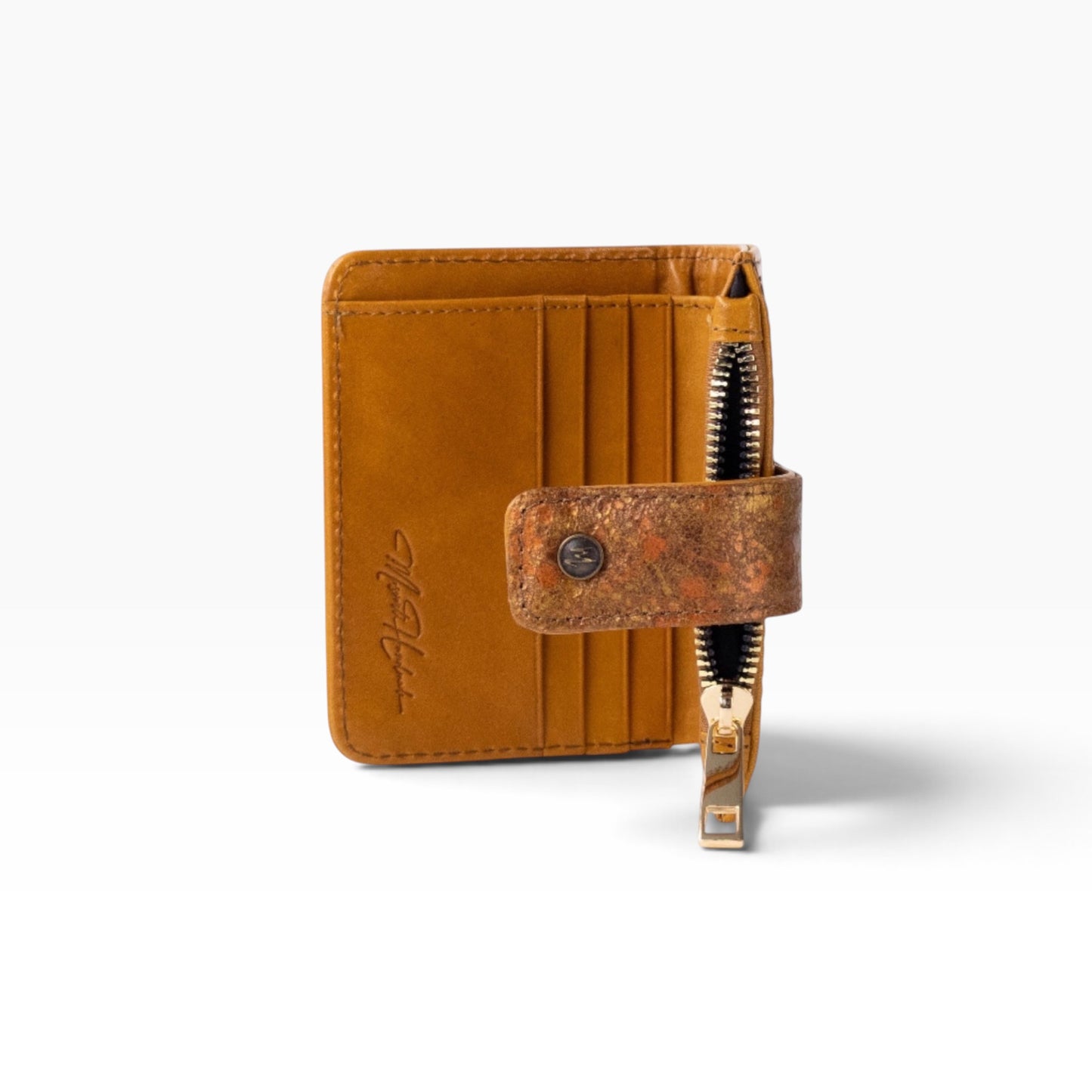 Cartera mosvartimx modelo Bolivia de piel bovina color café claro con detalle exótico y broche de seguridad