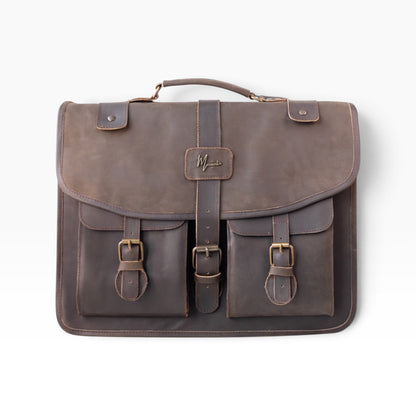 Portafolio mosvartimx tipo messenger en cuero genuino color café con hebillas metálicas y diseño artesanal